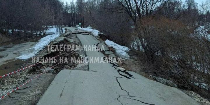 Казанка размыла дорогу к Голубым Озерам