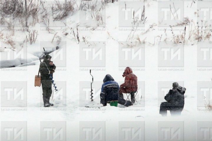 В Татарстане рыбаки продолжают выходить на тонкий лед