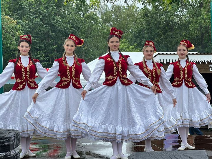 Сегодня в Березовой роще поселка Мирный состоялся Казанский Сабантуй