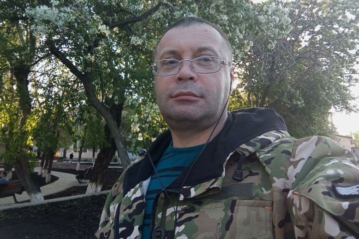 Он не служил в армии, но с задачей справился