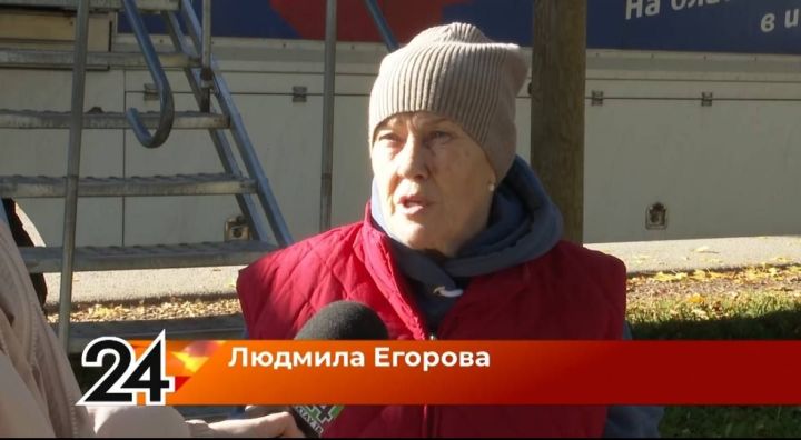 «Очень удобно, конечно»: жительница Шапшей о мобильной поликлинике