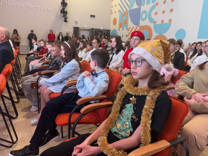 «Ёлка Главы» собрала 300 одарённых детей в Высокогорской школе №6