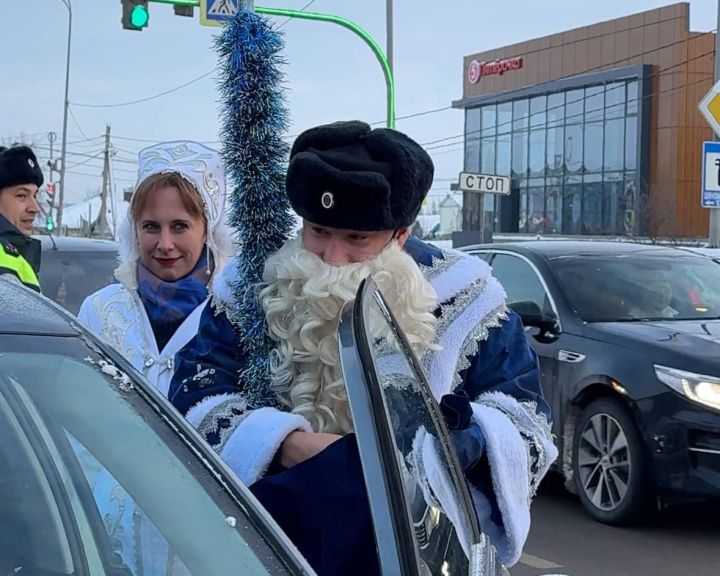 Инспекторы ГИБДД напоминают об осторожности вождения в новогодние праздники