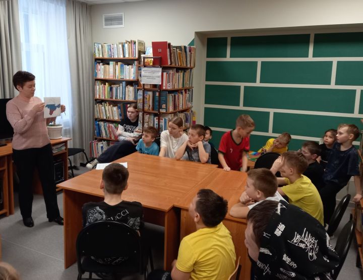 В Бирюлях для школьников прошло мероприятие «Возвращение Крыма»