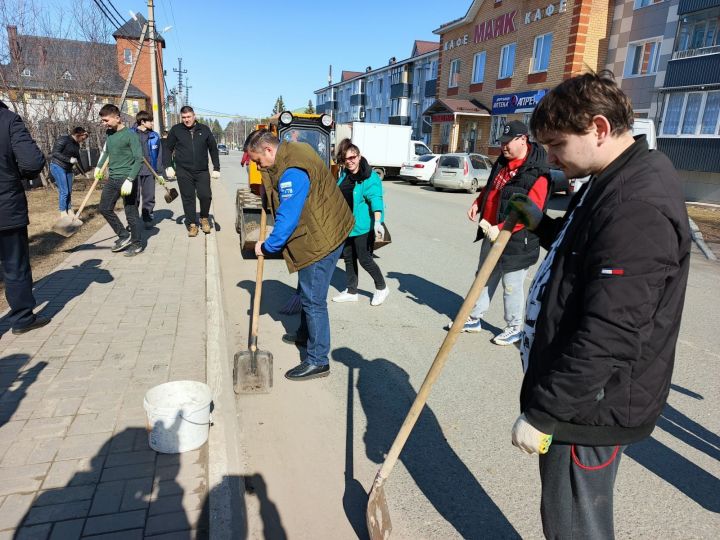 Сегодня в Высокогорском районе провели первый общерайонный субботник