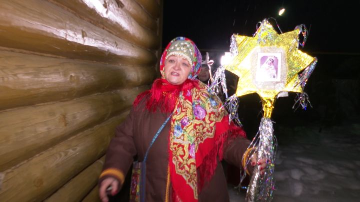 Впервые по улицам Татарской Айши прошла коляда