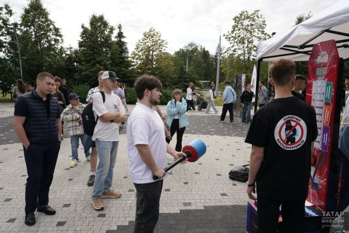 В Казани прошла акция «Замочи мошенника»