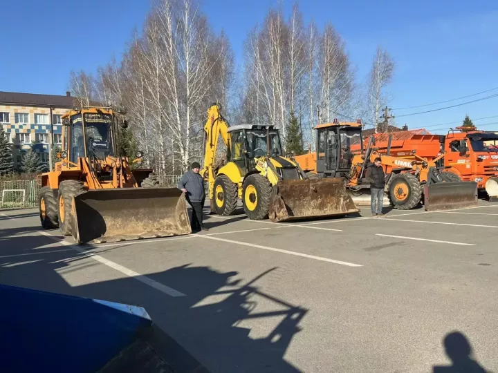 Глава Высокогорского района проверил готовность снегоуборочной техники к зиме