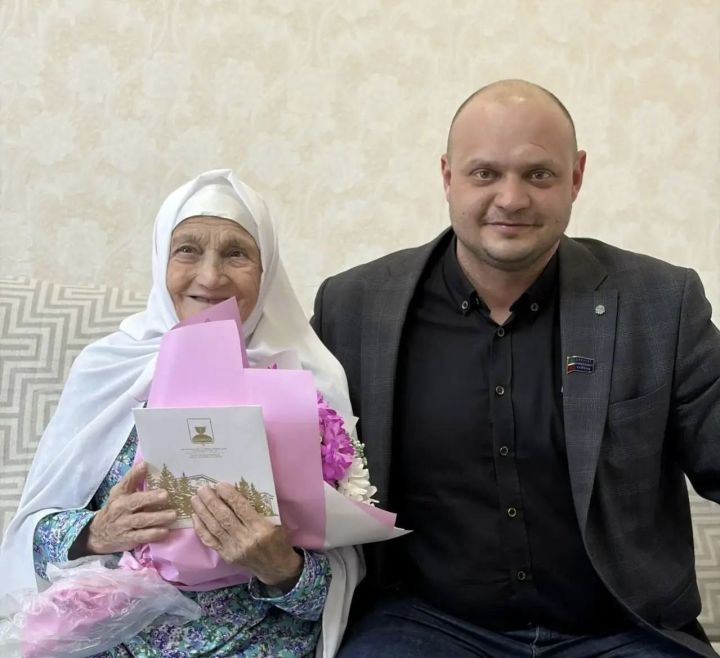 В Высокогорском районе отметили 90-летие труженицы села