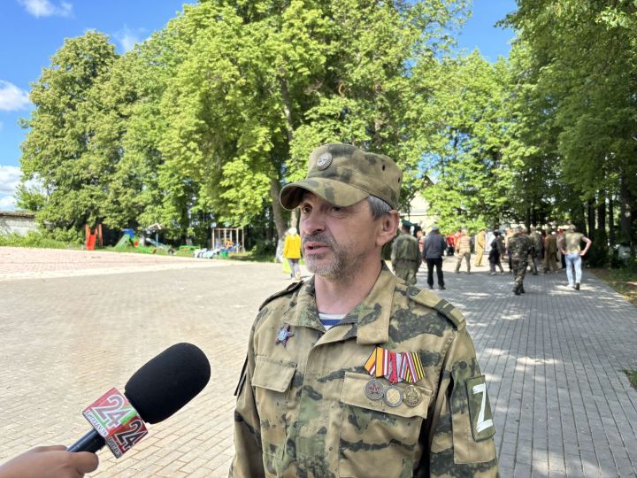 В Высокогорском районе прошел автопробег ретроавтомобилей с ветеранами (фото)