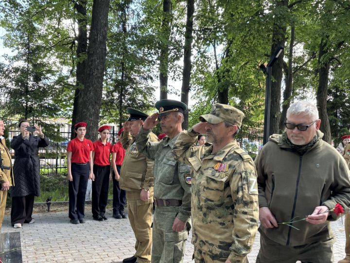 В Высокогорском районе прошел автопробег ретроавтомобилей с ветеранами (фото)