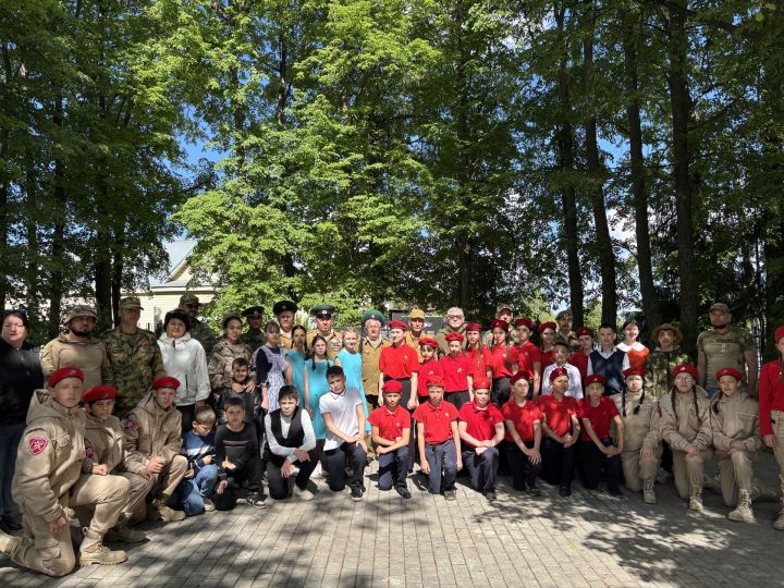 В Высокогорском районе прошел автопробег ретроавтомобилей с ветеранами (фото)