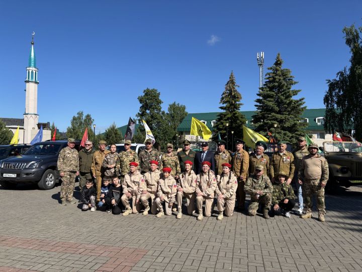 В Высокогорском районе прошел автопробег ретроавтомобилей с ветеранами (фото)