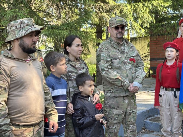 В Высокогорском районе прошел автопробег ретроавтомобилей с ветеранами (фото)