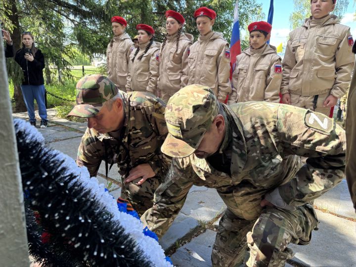 В Высокогорском районе прошел автопробег ретроавтомобилей с ветеранами (фото)