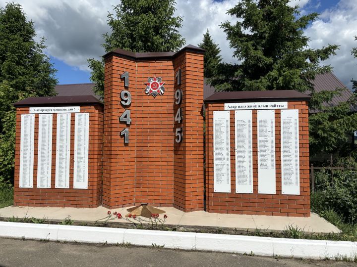 В Высокогорском районе прошел автопробег ретроавтомобилей с ветеранами (фото)