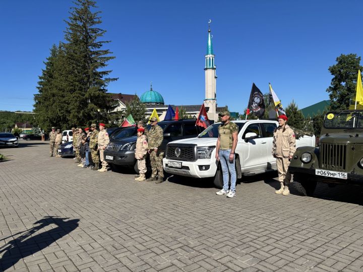 В Высокогорском районе прошел автопробег ретроавтомобилей с ветеранами (фото)