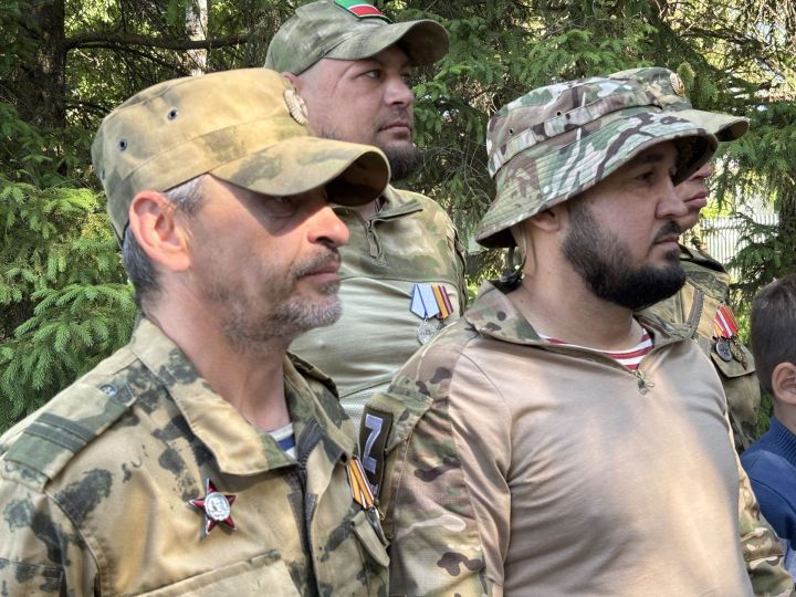 В Высокогорском районе прошел автопробег ретроавтомобилей с ветеранами (фото)