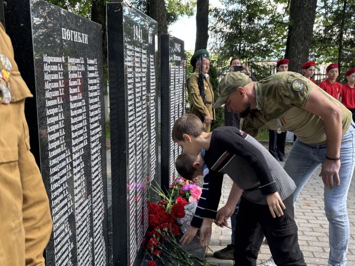 В Высокогорском районе прошел автопробег ретроавтомобилей с ветеранами (фото)
