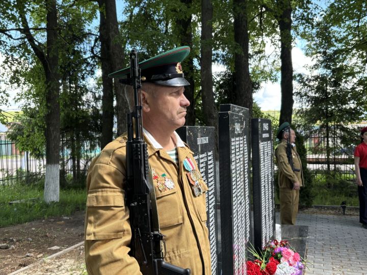 В Высокогорском районе прошел автопробег ретроавтомобилей с ветеранами (фото)
