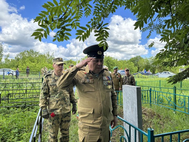 В Высокогорском районе прошел автопробег ретроавтомобилей с ветеранами (фото)