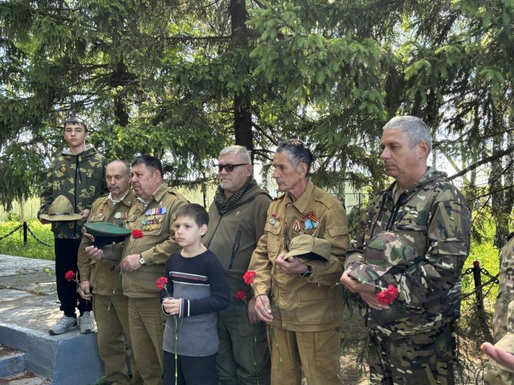 В Высокогорском районе прошел автопробег ретроавтомобилей с ветеранами (фото)