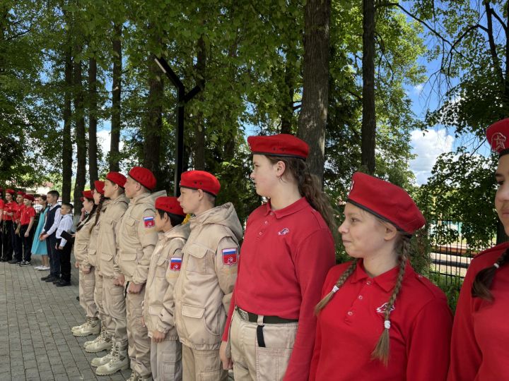 В Высокогорском районе прошел автопробег ретроавтомобилей с ветеранами (фото)