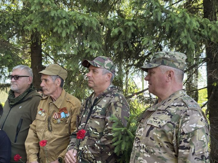 В Высокогорском районе прошел автопробег ретроавтомобилей с ветеранами (фото)