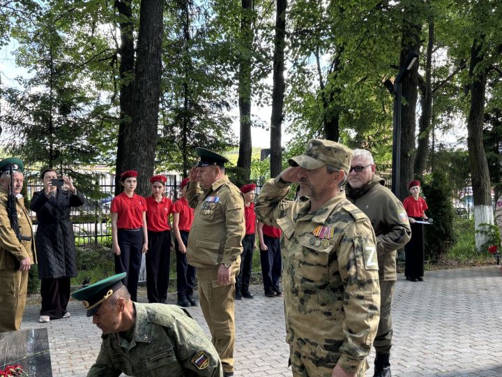 В Высокогорском районе прошел автопробег ретроавтомобилей с ветеранами (фото)