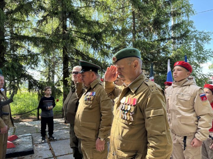В Высокогорском районе прошел автопробег ретроавтомобилей с ветеранами (фото)