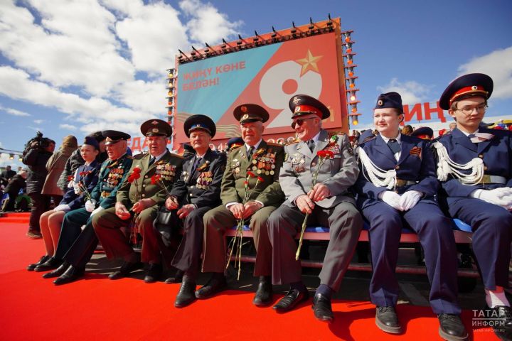 Минниханов выступил на параде Победы в Казани