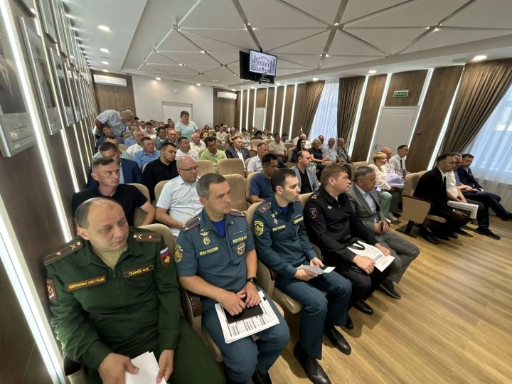 Итоги выходных и подготовка к Сабантую: в районе прошел «деловой понедельник»