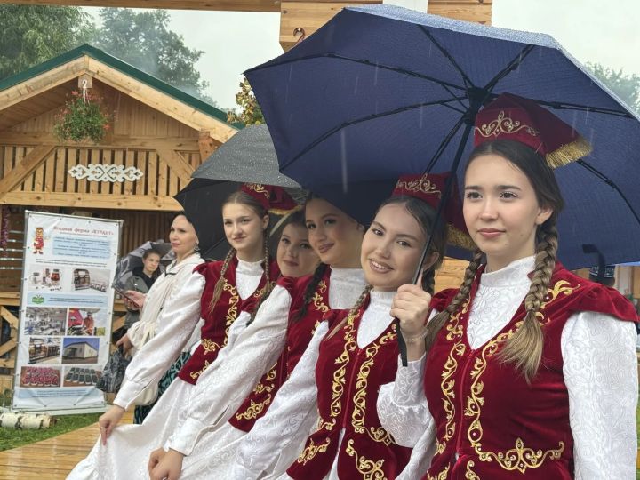 Дождь Сабантую не помеха! В Мирном кипит праздник