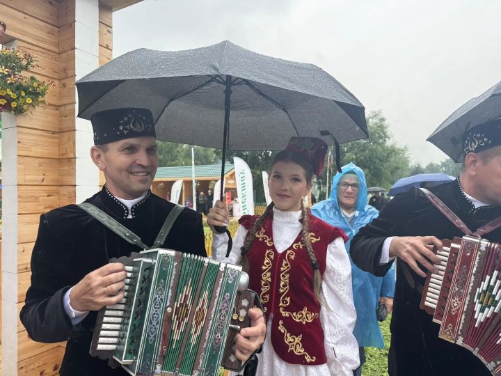 Дождь Сабантую не помеха! В Мирном кипит праздник