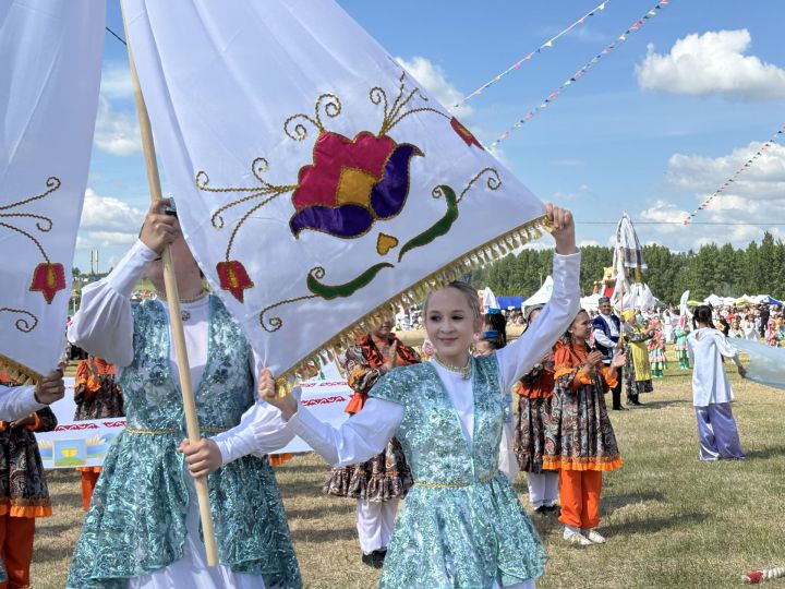 Сабантуй-2026 в Усадах официально открылся с театрализованного представления