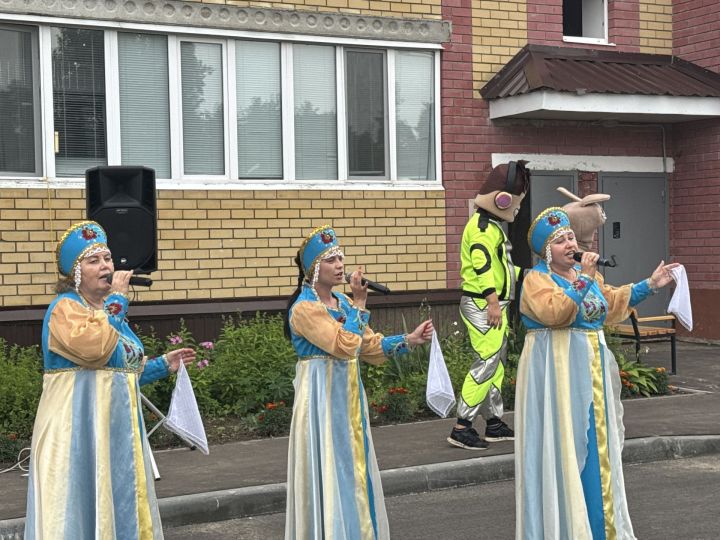 В поселке Дачное открыли обновленный двор по программе «Наш двор»
