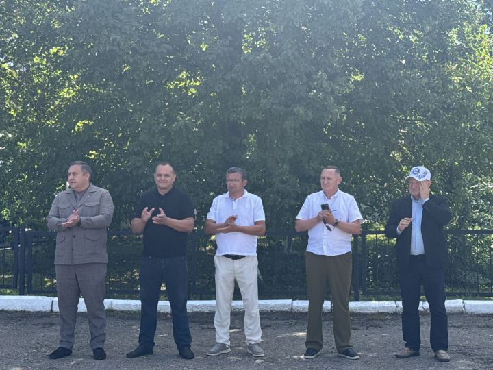 «Красный обоз» с зерном нового урожая отправился на элеватор