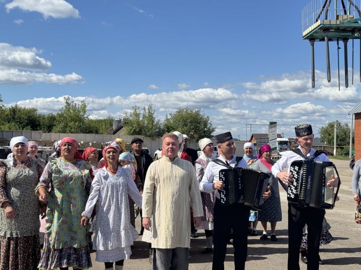 «Красный обоз» с зерном нового урожая отправился на элеватор