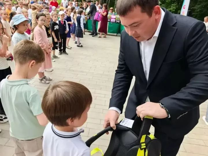 Более 180 первоклассников Высокогорского района получили портфели