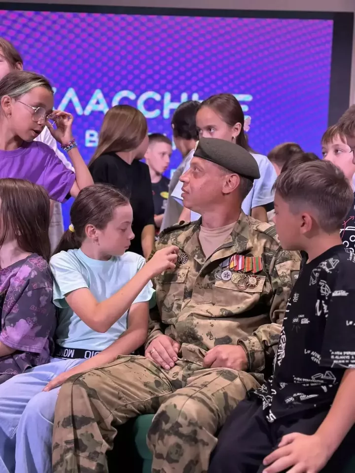 В Чиршинском СДК прошла встреча школьников с участником СВО