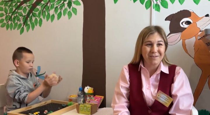 Сорок минут поддержки для детей и мам в центре «Эмет»
