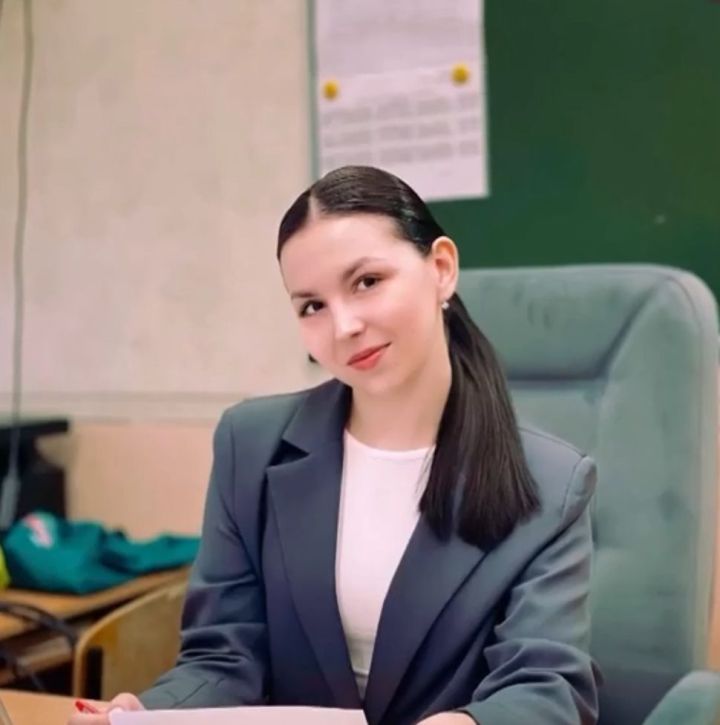 Гулина Сайпеева начала работу учителем начальных классов