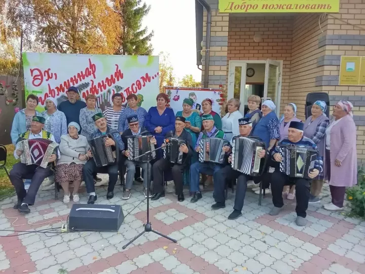 В Ташлы-Ковалинском доме культуры прошёл вечер гармонистов
