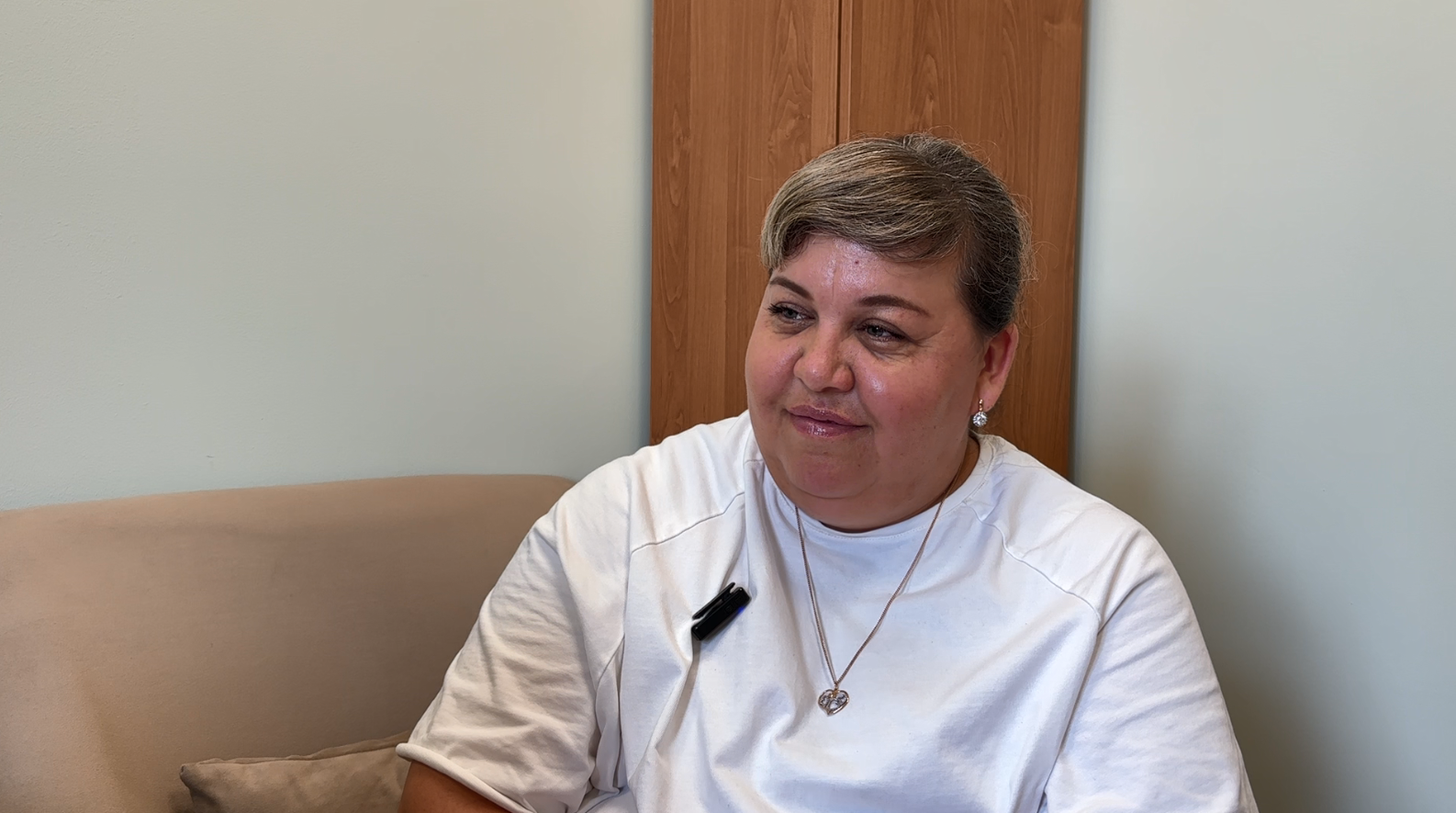 Специалист помогает семье