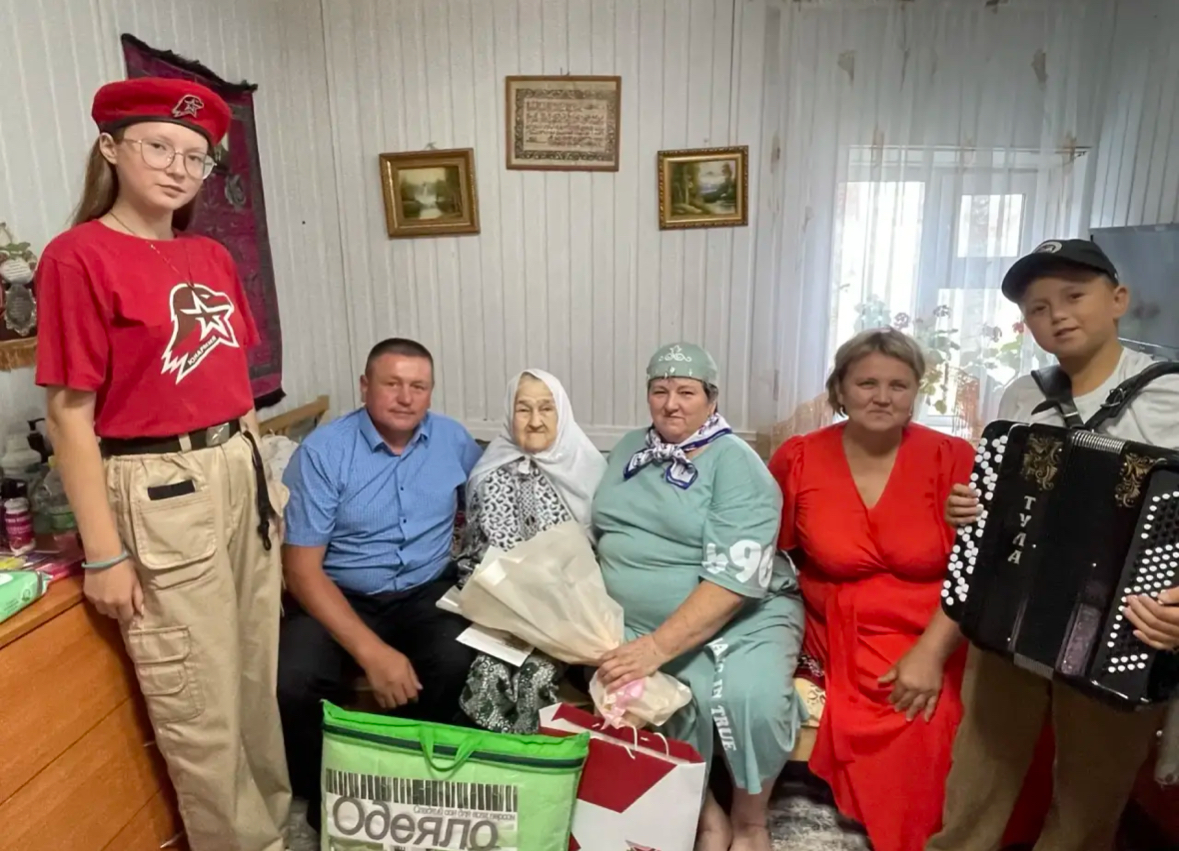 Alt: Хавария Абдуллина отметила 95 лет