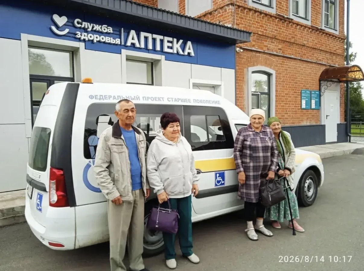 Социальный транспорт доставляет пожилых пациентов в поликлинику Высокогорского района