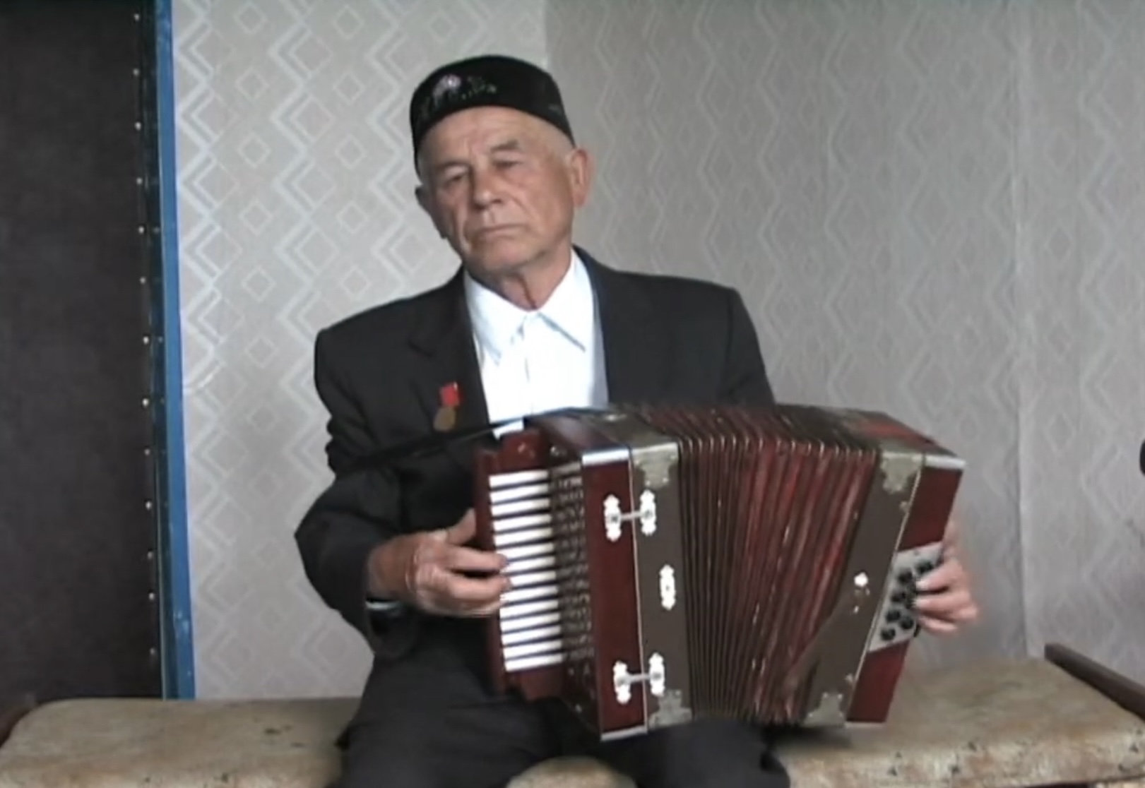 учитель и школьники Айбаша