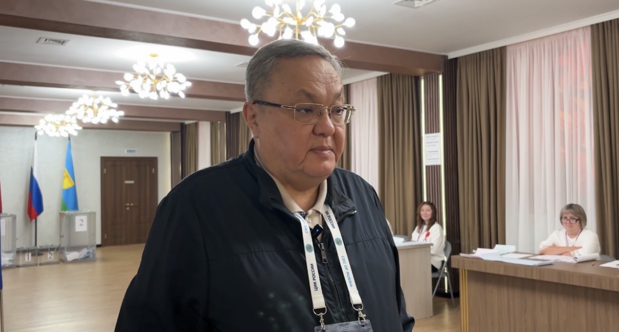Мухтар Ерман дает интервью