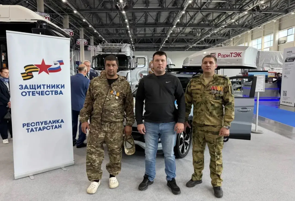 Ильнур Шарифуллин на выставке