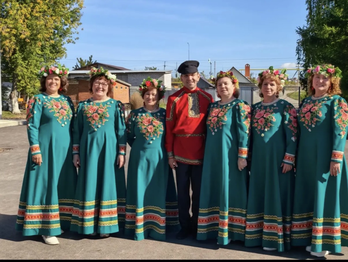 Наталия Николаевна с коллективом 